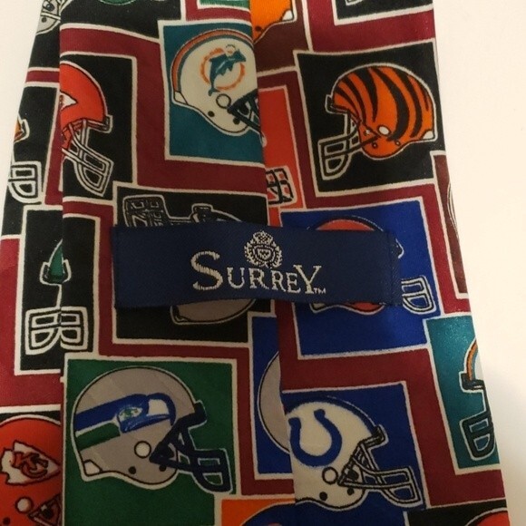 SURREY NFL Football Helmets Tie - Picture 4 of 6